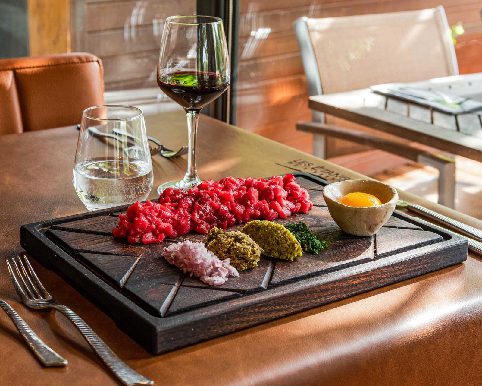 Tartare de bœuf coupé au couteau — Les Étangs de l'Abbaye