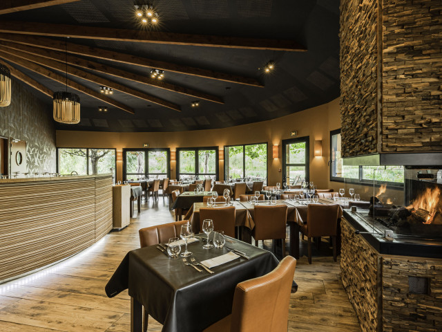 Les Étangs de l'Abbaye Salle principale - Feu de cheminée